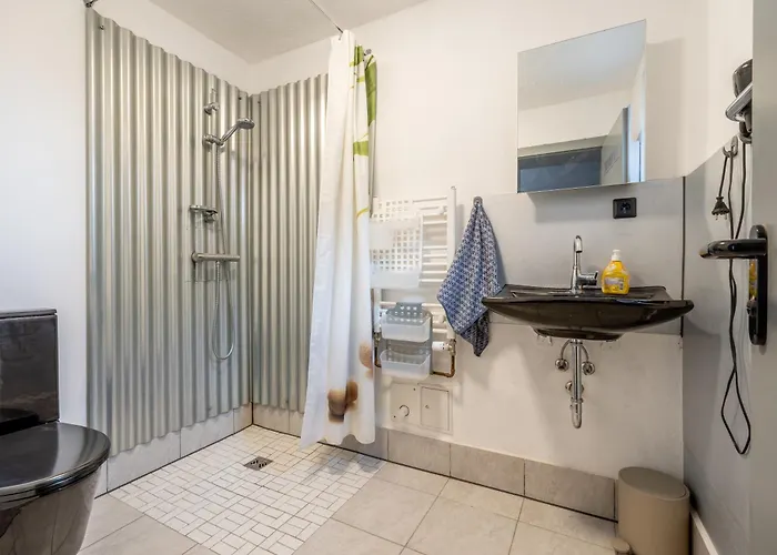 Apartman Kompaktes Studiozimmer Mit Pantrykueche Und Fussbodenheizung In Der Naehe Der Messe Dusche Und Wc Werden Gemeinschaftlich Genutzt Hannover