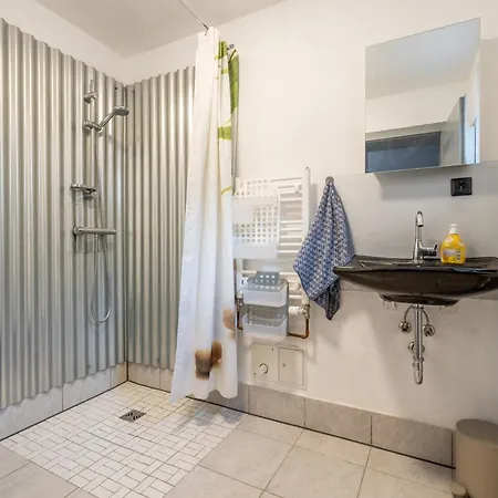 公寓 Kompaktes Studiozimmer Mit Pantrykueche Und Fussbodenheizung In Der Naehe Der Messe Dusche Und Wc Werden Gemeinschaftlich Genutzt 汉诺威