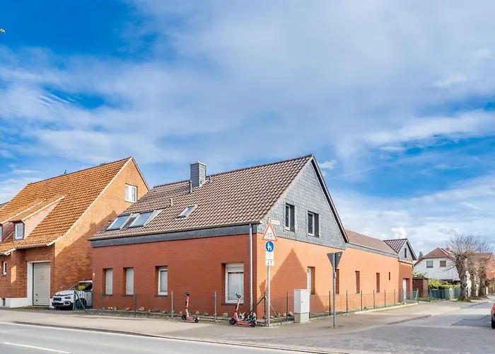 Kompaktes Studiozimmer Mit Pantrykueche Und Fussbodenheizung In Der Naehe Der Messe Dusche Und Wc Werden Gemeinschaftlich Genutzt Daire